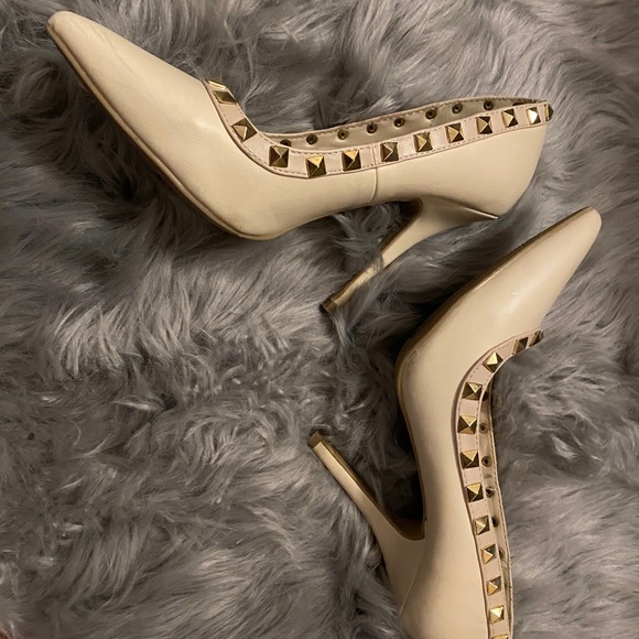 Beautiful Nude heels with stud details - Picture 4 of 5